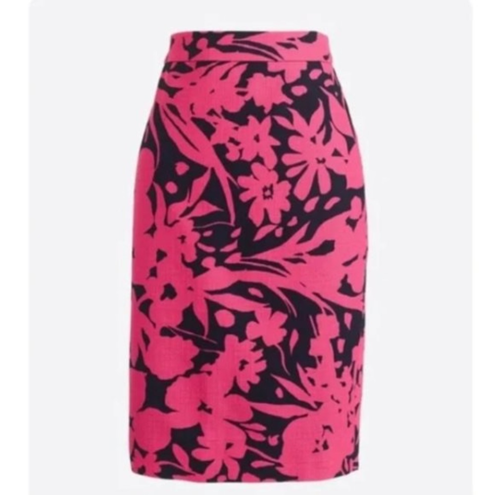 Beautiful and flattering basket weave pink and navy J Crew pencil skirt, size 8